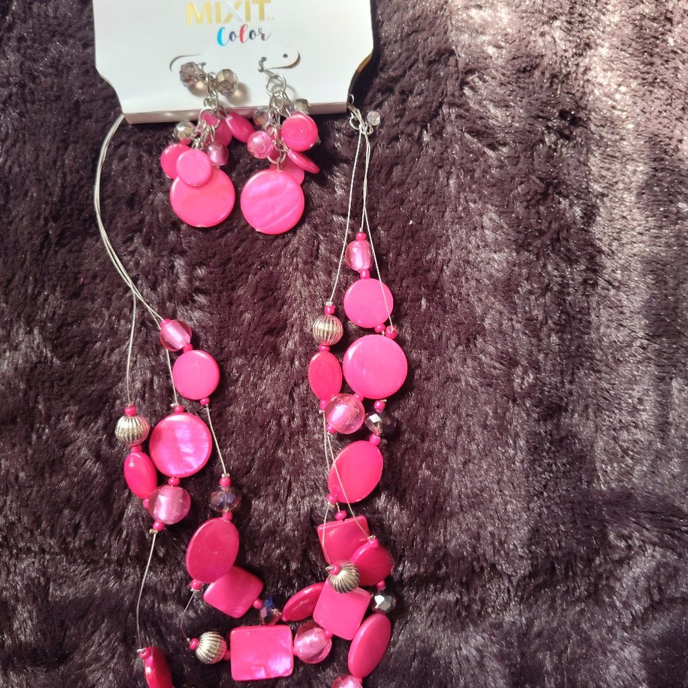 Mix It Color Earring & Necklace Set New with (pen writing on label)